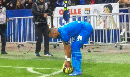 半场战报：阿贾克斯0-0加拉塔萨雷，双方破门乏术