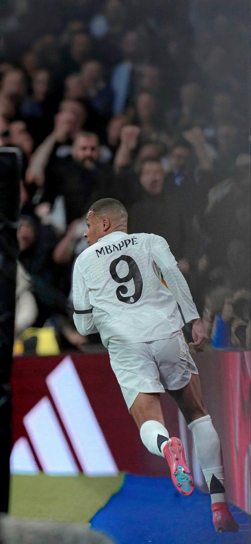 淘汰出局！总经理场边指挥引众怒 卖赵睿换场馆运营拉胯？