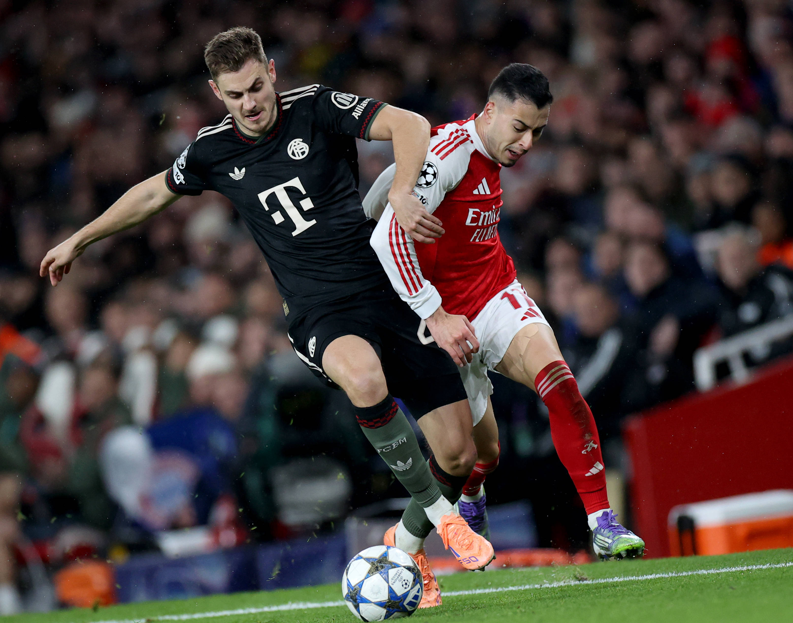 意天空列合同年最佳11人：迈尼昂、科纳特、DV9、莱万在列（意大利天空体育评选年度最佳十一人：迈尼昂、科纳特、DV9、莱万上榜）