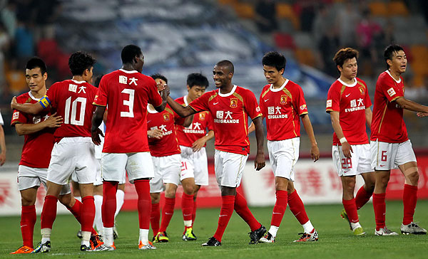 82岁前曼联球星中370万大奖 曾躲过慕尼黑空难（82岁前曼联名宿喜中370万大奖，曾在慕尼黑空难中幸存）