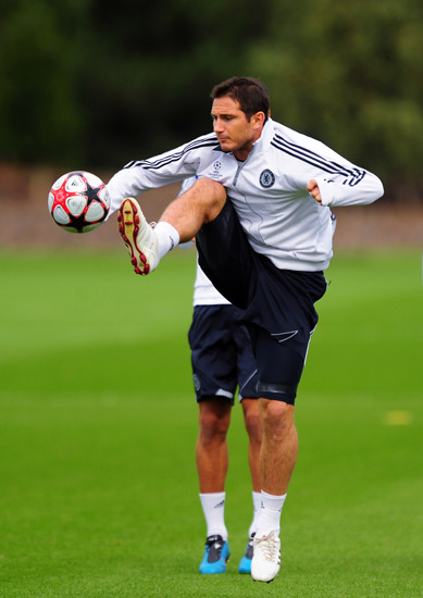 为庆祝美加墨世界杯，与刺客足球鞋融合设计的科8将进行复刻