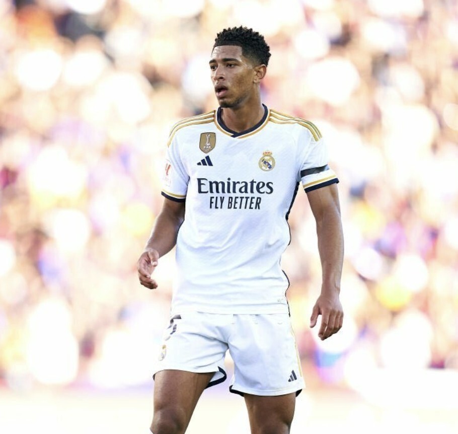 剑南春丨拜仁让二追六6-2逆转弗赖堡，奥利塞2射3传，卡尔传射