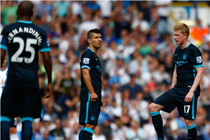 麦克阿瑟FCvs大埔亚冠赛前为香港大埔火灾遇难者...