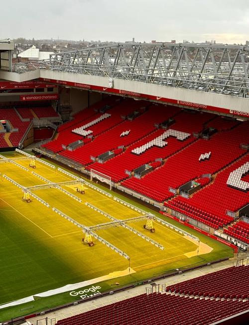 英超-十人切尔西1-1阿森纳，凯塞多蹬踏染红，枪手5分优势领跑（英超：切尔西少打一人1-1战平阿森纳，凯塞多蹬踏被罚下，阿森纳以5分优势领跑）