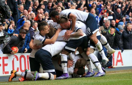 莱奥一剑封喉，AC米兰1-0复仇拉齐奥，登顶意甲积分榜坐山观虎斗