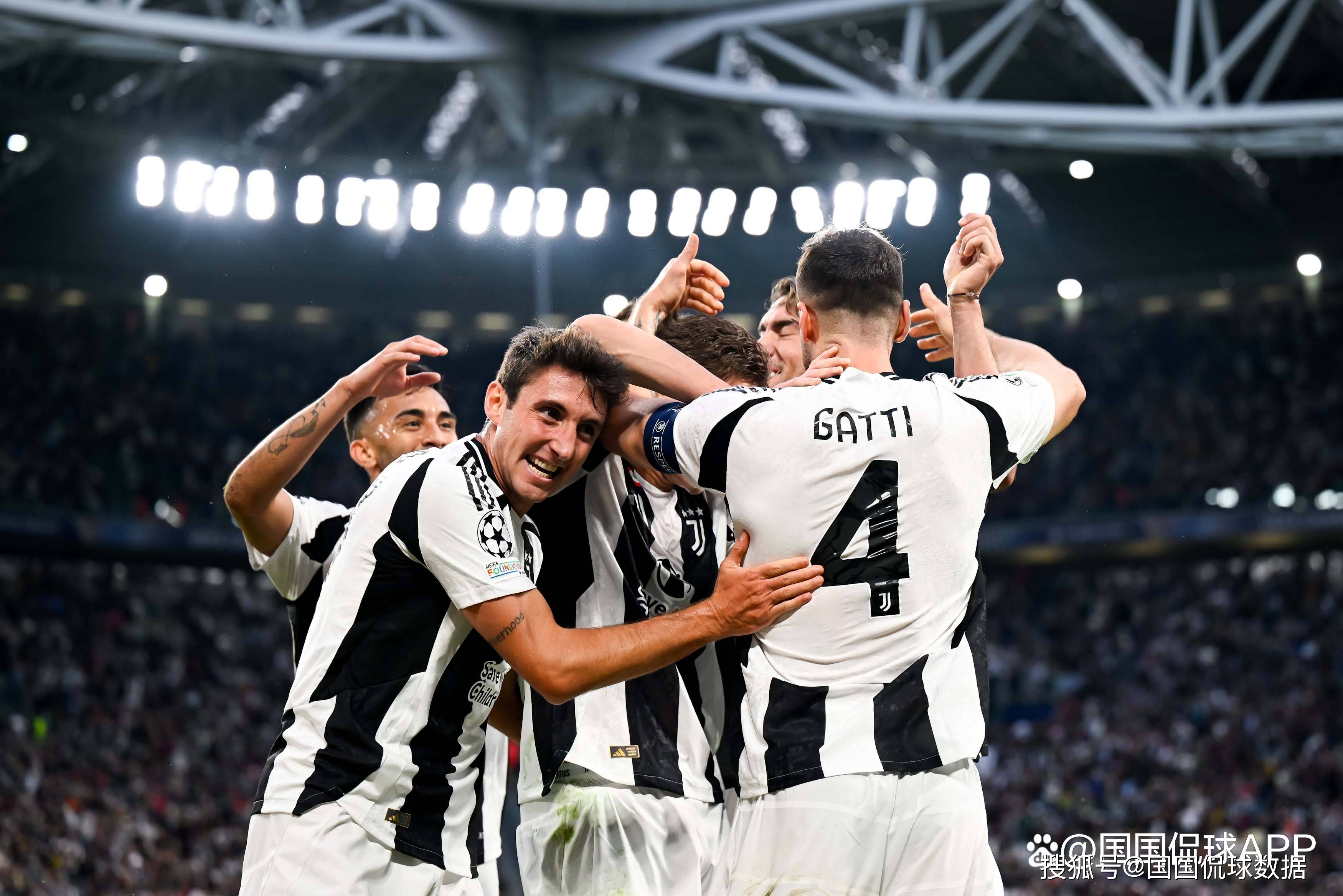 绿帽哥：皇马对阿诺德的表现极为不满，32万欧周薪却频受伤