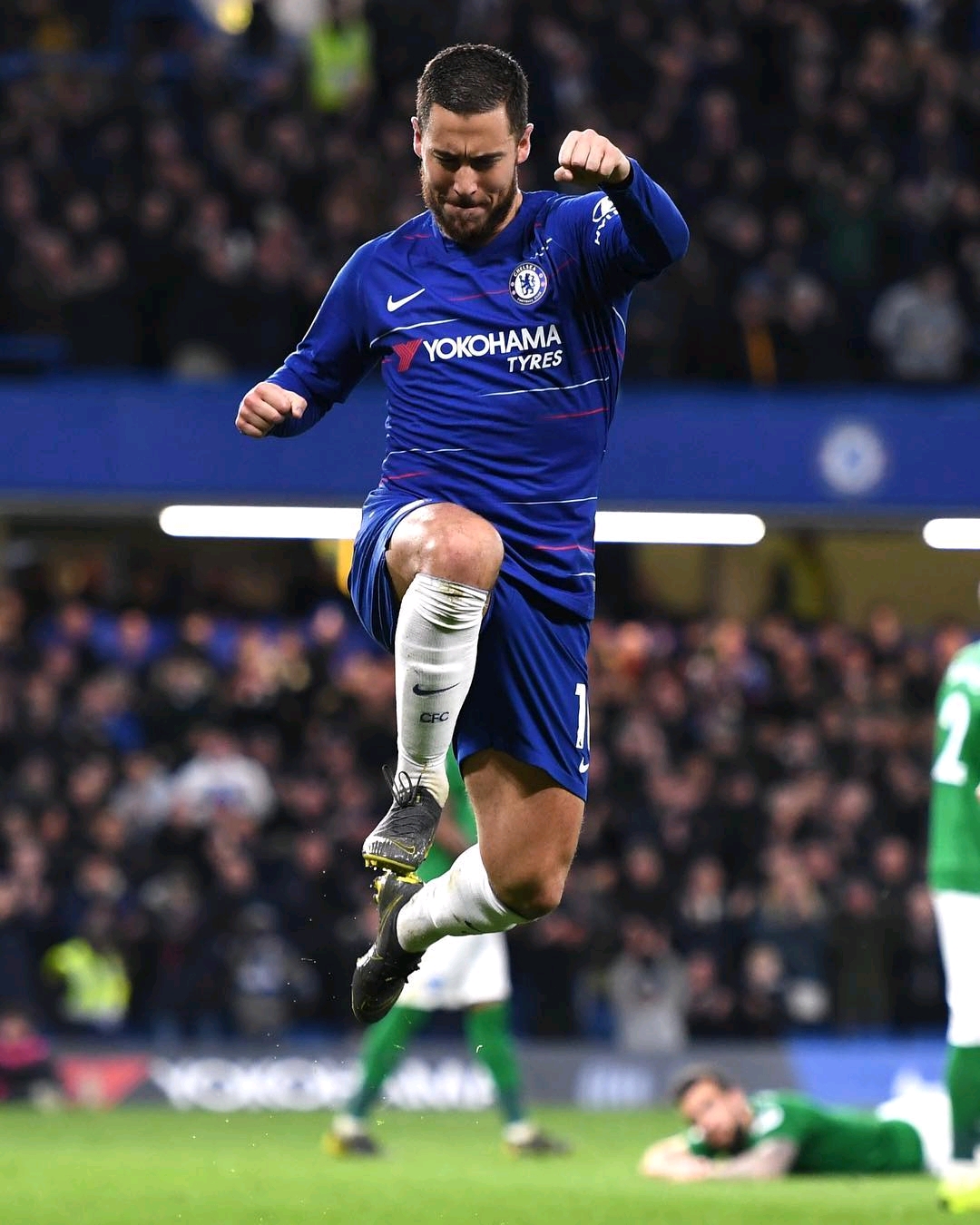 梅西再创纪录引全场欢呼